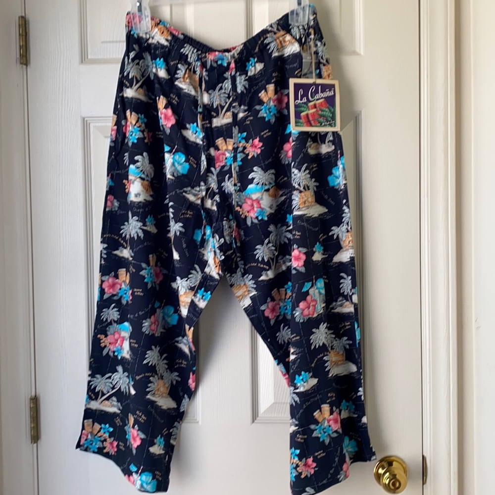 La Cabana Beach Print on Navy Background Capris. Elastic Waist, Side Poc…